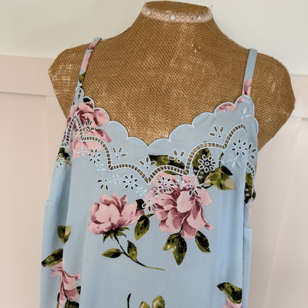 Torrid Sophie Camisole Top Women's 00 M/L Blue Floral Feminine Satin Eyelet - Picture 2 of 10